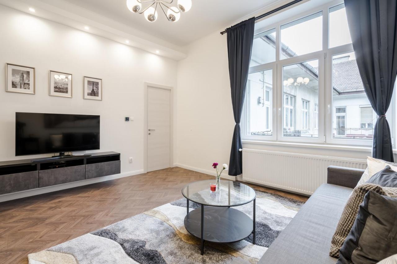 Bpr Sirius Suite With A/C Budapeste Exterior foto