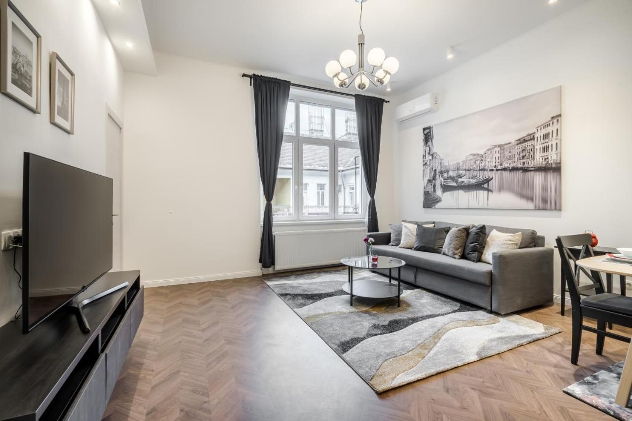 Bpr Sirius Suite With A/C Budapeste Exterior foto